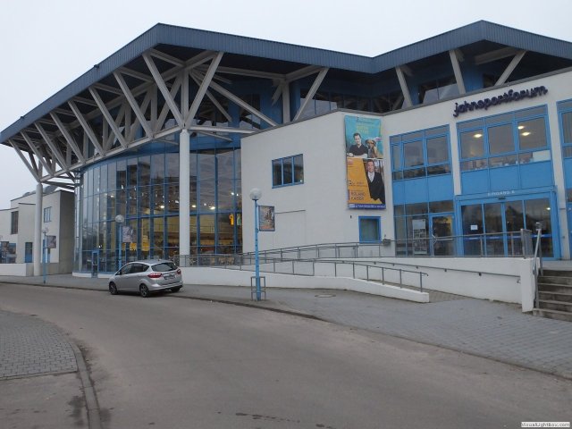 dm_halle_15_u2023